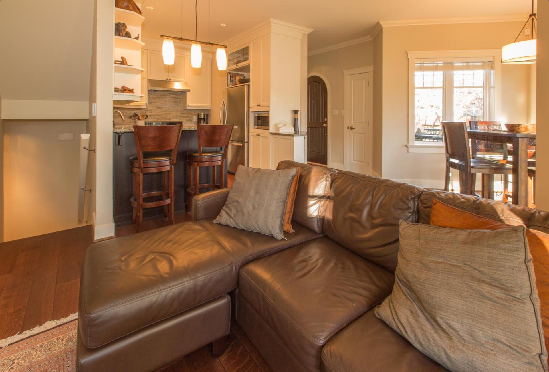 Triple Tiered Townhouse * Victoria